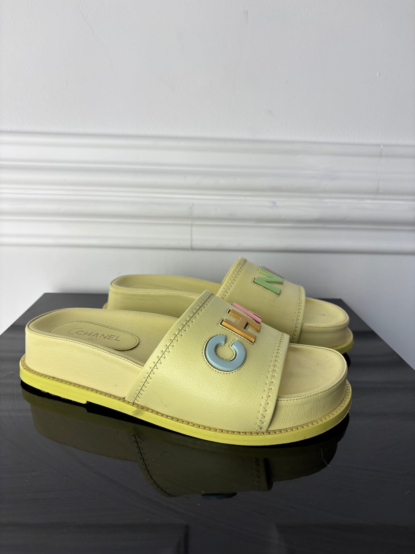 Papuci Chanel