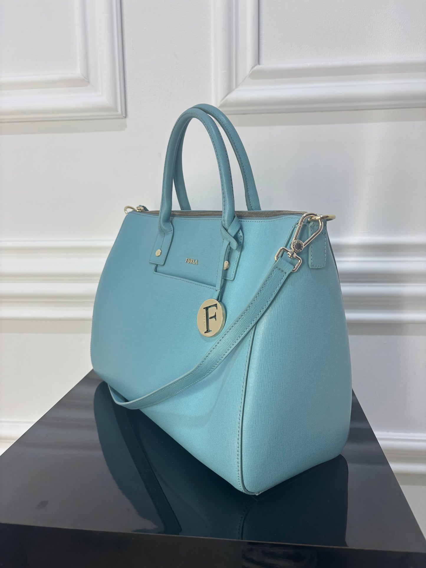 Geanta Furla